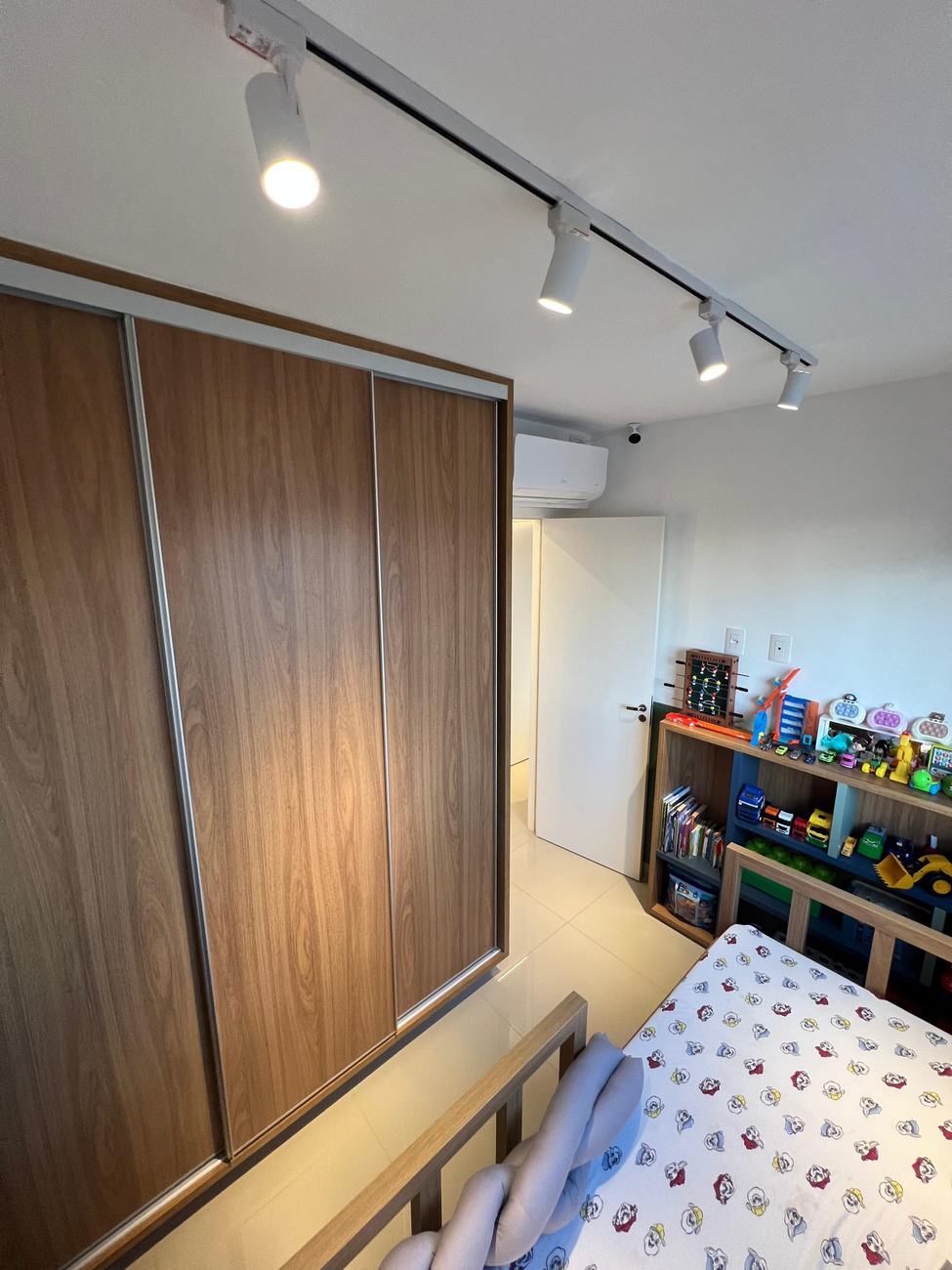 Quarto 2 — outro ângulo